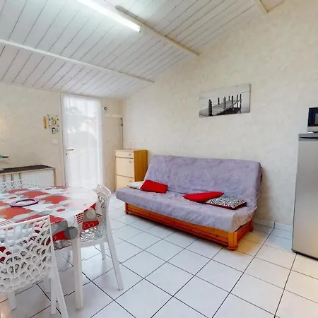 Holiday home Charmante Ferme Marine, Complexe Avec Piscine Bretignolles-sur-Mer